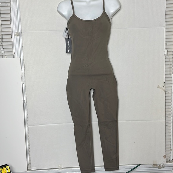 NWT Aritzia color shaded grey TnaBUTTER™ New Rhythm Jumpsuit - Picture 4 of 7